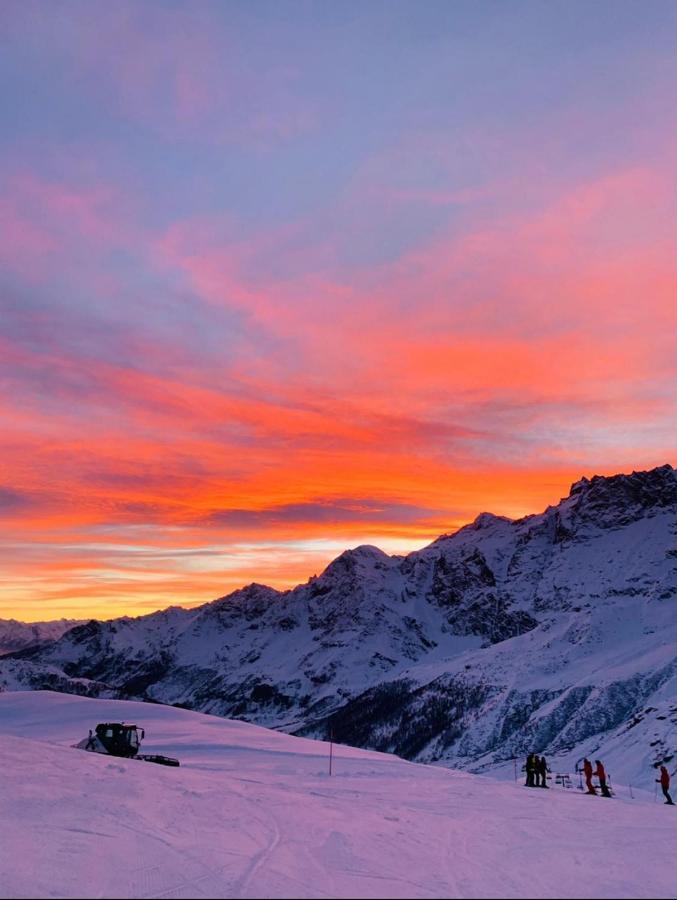Giomein Sporting Red House Breuil-Cervinia Eksteriør bilde